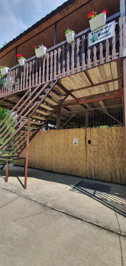 Ferienwohnung Fuege-Fa-Haz Vasarosnameny - Gergelyiugornya Exterior foto